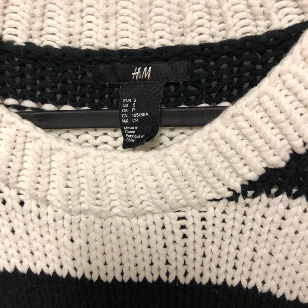 H&M sweater - Picture 2 of 2
